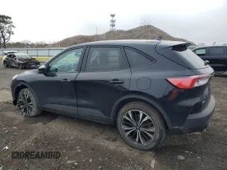 2022 Ford Escape SE z VIN 1FMCU9G6XNUB34252, wystawiony jako Copart lot #54004415 z przebiegiem 65 943 mil mil oraz Nie do naprawy • Non repairable. Historia ofert i sprzedaży dostępna na DreamBid. Obrazek 2.