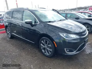 2017 Chrysler Pacifica Limited with VIN 2C4RC1GG0HR770093, listed as a IAAI auction lot 41876582 with 82,614 mi miles. Bid and sale history available at carsss.com. Image 1.