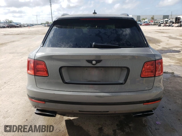 2017 Bentley Bentayga W12 z VIN SJAAC2ZV9HC015680, wystawiony jako Copart lot #46197784 z przebiegiem Nie podano mil oraz . Historia ofert i sprzedaży dostępna na DreamBid. Obrazek 6.