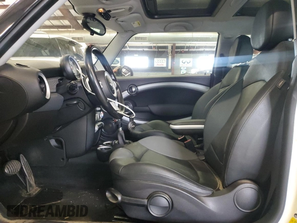 2010 MINI Hardtop S с VIN WMWMF7C53ATZ72835, выставлен на аукционе Copart как лот 57781635 с пробегом 78 931 миль миль и Чистый • Clean title. История ставок и продаж доступна на DreamBid. Изображение 7.