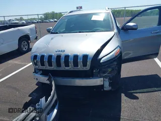 2017 Jeep Cherokee Limited with VIN 1C4PJLDB4HW517979, listed as a IAAI auction lot 41988609 with 116,500 mi miles. Bid and sale history available at carsss.com. Image 6.