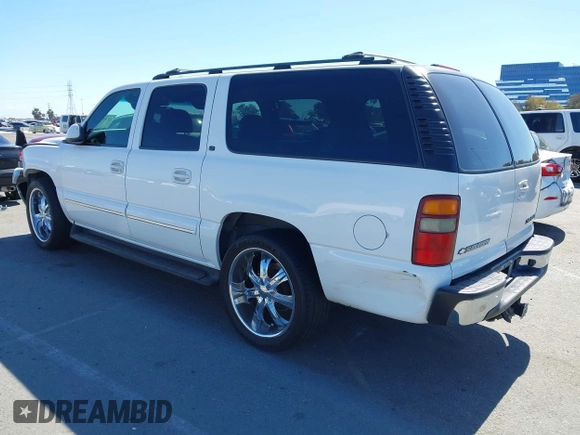 2002 Chevrolet Suburban LS with VIN 1GNEC16T32J198422, listed as a IAAI auction lot 41699753 with 204,504 mi miles. Bid and sale history available at carsss.com. Image 3.