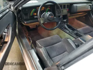 1986 Chevrolet Corvette z VIN 1G1YY0783G5107122, wystawiony jako Copart lot #54137435 z przebiegiem 154 656 mil mil oraz Czysty tytuł • Clean title. Historia ofert i sprzedaży dostępna na DreamBid. Obrazek 8.