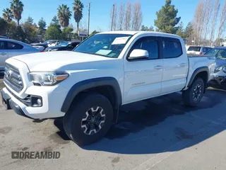 2016 Toyota Tacoma SR5 z VIN 3TMAZ5CN5GM014661, wystawiony jako IAAI lot #41337963 z przebiegiem 26 175 mil mil oraz . Historia ofert i sprzedaży dostępna na DreamBid. Obrazek 18.