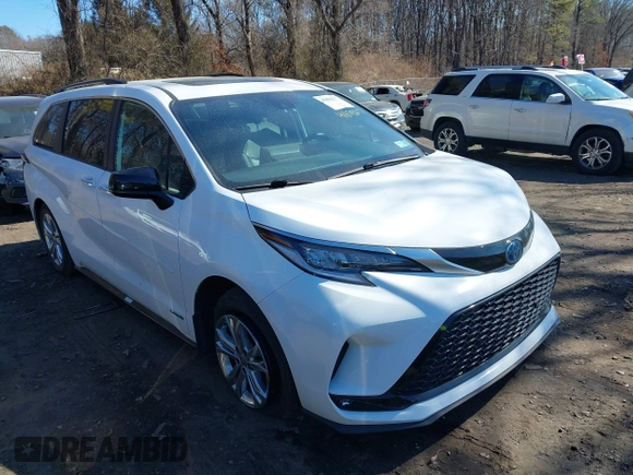 2021 Toyota Sienna XSE with VIN 5TDDSKFC5MS033166, listed as a IAAI auction lot 41678277 with 48,347 mi miles. Bid and sale history available at carsss.com. Image 1.