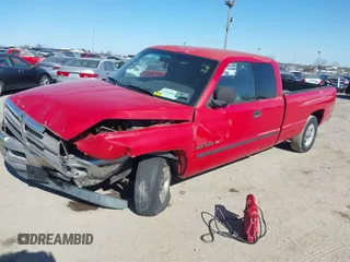 2001 Dodge 1500 z VIN 3B7HC13YX1G238646, wystawiony jako IAAI lot #41910125 z przebiegiem 204 265 mil mil oraz . Historia ofert i sprzedaży dostępna na DreamBid. Obrazek 17.