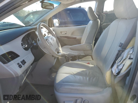 2013 Toyota Sienna XLE AAS z VIN 5TDYK3DC1DS389687, wystawiony jako Copart lot #44355905 z przebiegiem 188 780 mil mil oraz Szkoda całkowita • Salvage title. Historia ofert i sprzedaży dostępna na DreamBid. Obrazek 7.