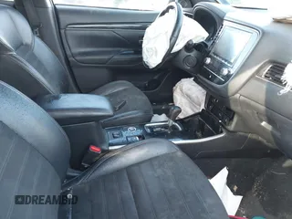 2020 Mitsubishi Outlander ES z VIN JA4AZ3A3XLZ005866, wystawiony jako IAAI lot #41316079 z przebiegiem 61 490 mil mil oraz . Historia ofert i sprzedaży dostępna na DreamBid. Obrazek 5.