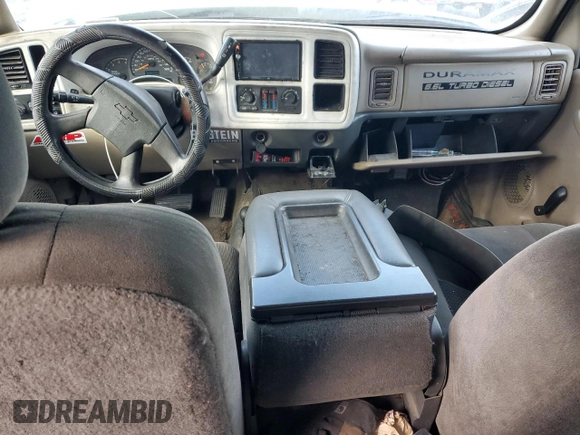 2004 Chevrolet Silverado 3500 DRW z VIN 1GCJK33104F120422, wystawiony jako Copart lot #78437134 z przebiegiem 277 609 mil mil oraz Szkoda całkowita • Salvage title. Historia ofert i sprzedaży dostępna na DreamBid. Obrazek 8.