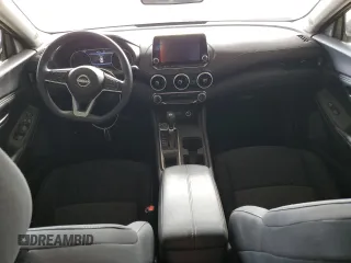 2024 Nissan Sentra SV z VIN 3N1AB8CV1RY270820, wystawiony jako Copart lot #57777345 z przebiegiem 23 980 mil mil oraz Szkoda całkowita • Salvage title. Historia ofert i sprzedaży dostępna na DreamBid. Obrazek 8.