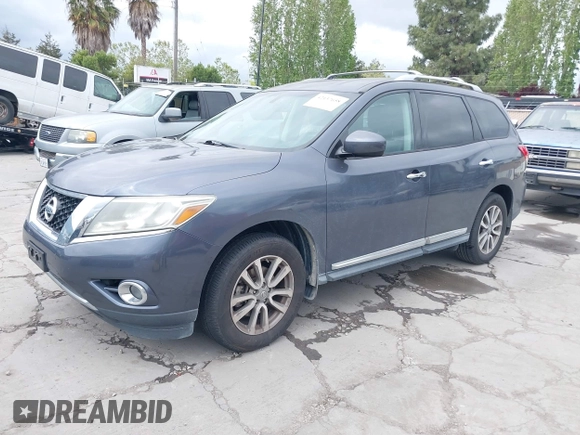 2014 Nissan Pathfinder SV with VIN 5N1AR2MM9EC625565, listed as a IAAI auction lot 42137658 with 163,357 mi miles. Bid and sale history available at carsss.com. Image 2.