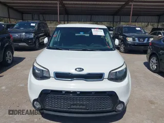 2016 Kia Soul + z VIN KNDJP3A56G7275580, wystawiony jako IAAI lot #41840328 z przebiegiem 94 859 mil mil oraz . Historia ofert i sprzedaży dostępna na DreamBid. Obrazek 6.