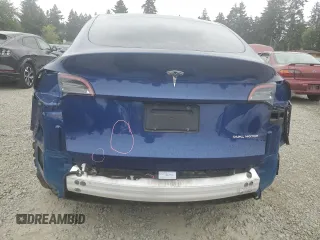 2022 Tesla Model Y Long Range z VIN 7SAYGDEE6NF429651, wystawiony jako Copart lot #57172355 z przebiegiem 19 499 mil mil oraz Szkoda całkowita • Salvage title. Historia ofert i sprzedaży dostępna na DreamBid. Obrazek 6.
