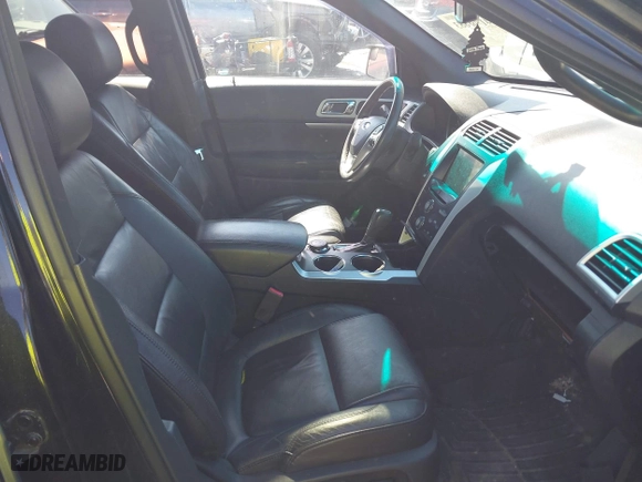 2014 Ford Explorer XLT with VIN 1FM5K8D87EGA15409, listed as a IAAI auction lot 41768883 with 121,207 mi miles. Bid and sale history available at carsss.com. Image 5.