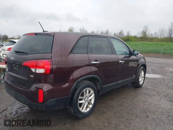 2015 Kia Sorento LX with VIN 5XYKTCA61FG643402, listed as a IAAI auction lot 42178930 with 108,818 mi miles. Bid and sale history available at carsss.com. Image 4.