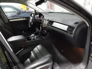 2013 Volkswagen Touareg Exec с VIN WVGEF9BP9DD004013, выставлен на аукционе IAAI как лот 41644882 с пробегом 148 096 миль миль и . История ставок и продаж доступна на DreamBid. Изображение 5.