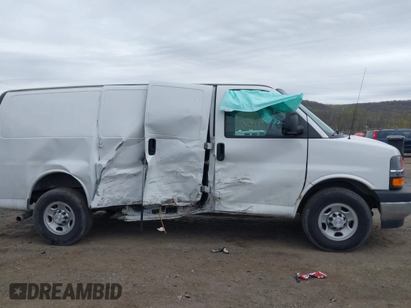 2018 Chevrolet Express Cargo with VIN 1GCWGAFPXJ1290498, listed as a IAAI auction lot 42047738 with 61,466 mi miles and . Bid and sale history available at DreamBid. Image 6.