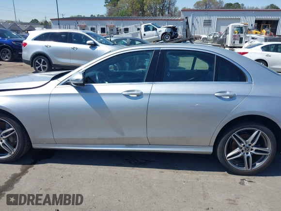 2018 Mercedes-Benz E-Class E 300 with VIN WDDZF4JB0JA472648, listed as a IAAI auction lot 41843995 with 128,590 mi miles. Bid and sale history available at carsss.com. Image 14.