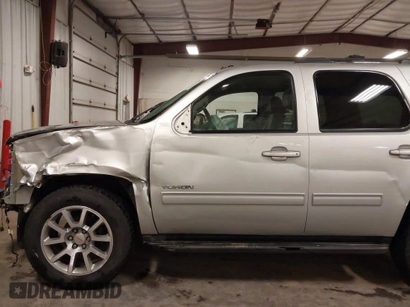 2013 GMC Yukon SLT with VIN 1GKS2CE06DR323343, listed as a IAAI auction lot 41643959 with 246,658 mi miles. Bid and sale history available at carsss.com. Image 6.