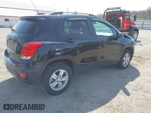2022 Chevrolet Trax LT with VIN KL7CJPSM7NB568709, listed as a IAAI auction lot 42061802 with 28,995 mi miles and . Bid and sale history available at DreamBid. Image 4.