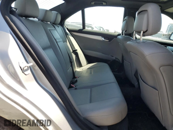 2008 Mercedes-Benz C 300 Sport z VIN WDDGF54X48F067023, wystawiony jako Copart lot #58864455 z przebiegiem 196 263 mil mil oraz Szkoda całkowita • Salvage title. Historia ofert i sprzedaży dostępna na DreamBid. Obrazek 10.