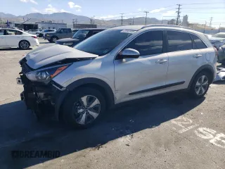2020 Kia Niro LX with VIN KNDCB3LC6L5394187, listed as a Copart auction lot 45943335 with 163,704 mi miles and Salvage Title. Bid and sale history available at carsss.com. Image 1.