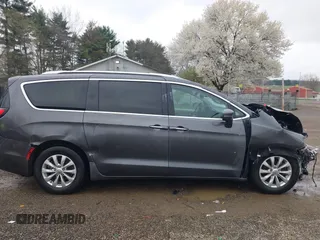 2021 Chrysler Pacifica Touring L with VIN 2C4RC1BG7MR584956, listed as a IAAI auction lot 42016887 with 51,415 mi miles and . Bid and sale history available at DreamBid. Image 14.