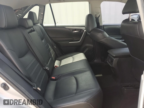 2021 Toyota RAV4 XLE Premium z VIN 2T3C1RFV9MW104408, wystawiony jako Copart lot #64117035 z przebiegiem 54 946 mil mil oraz Szkoda całkowita • Salvage title. Historia ofert i sprzedaży dostępna na DreamBid. Obrazek 11.