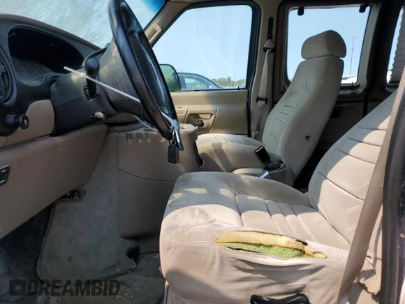 2001 Ford Econoline Cargo Recreational with VIN 1FDRE14L51HB25836, listed as a Copart auction lot 70288734 with 191,696 mi miles and Clean Title. Bid and sale history available at carsss.com. Image 7.