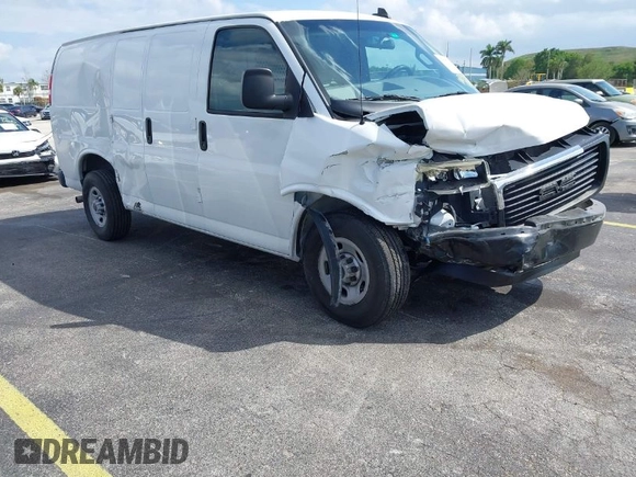 2022 GMC Savana Cargo Van with VIN 1GTW7AFP1N1139006, listed as a IAAI auction lot 41707713 with 5,710 mi miles. Bid and sale history available at carsss.com. Image 1.