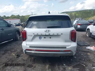 2025 Hyundai Palisade Calligraphy z VIN KM8R74GE8SU828199, wystawiony jako IAAI lot #41939641 z przebiegiem 16 939 mil mil oraz . Historia ofert i sprzedaży dostępna na DreamBid. Obrazek 16.