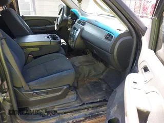 2007 Chevrolet Tahoe Police z VIN 1GNEC03097R417705, wystawiony jako IAAI lot #41882598 z przebiegiem 235 859 mil mil oraz . Historia ofert i sprzedaży dostępna na DreamBid. Obrazek 5.