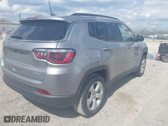 2019 Jeep Compass Altitude z VIN 3C4NJCBB7KT742453, wystawiony jako IAAI lot #42107184 z przebiegiem 97 683 mil mil oraz . Historia ofert i sprzedaży dostępna na DreamBid. Obrazek 4.