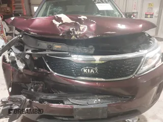 2015 Kia Sorento LX with VIN 5XYKTCA67FG567068, listed as a IAAI auction lot 41942477 with 155,091 mi miles. Bid and sale history available at carsss.com. Image 6.