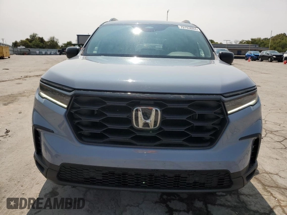 2024 Honda Pilot Sport with VIN 5FNYG2H34RB005497, listed as a Copart auction lot 70763684 with 8,951 mi miles and Salvage Title. Bid and sale history available at carsss.com. Image 5.