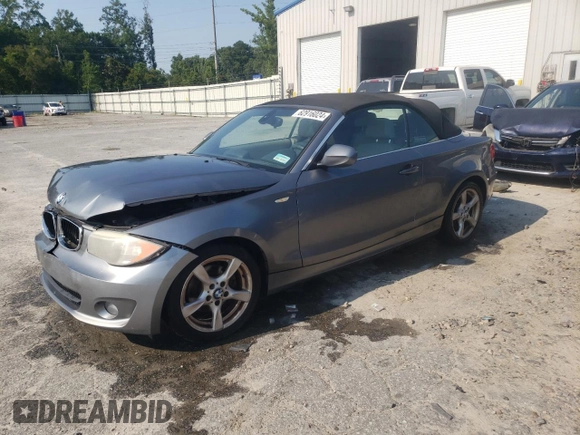 2013 BMW 1 Series 128i z VIN WBAUL7C50DVU09856, wystawiony jako Copart lot #62916024 z przebiegiem 114 529 mil mil oraz Szkoda całkowita • Salvage title. Historia ofert i sprzedaży dostępna na DreamBid. Obrazek 1.