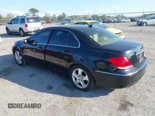 2006 Acura RL z VIN JH4KB16516C011235, wystawiony jako IAAI lot #41587245 z przebiegiem 157 117 mil mil oraz . Historia ofert i sprzedaży dostępna na DreamBid. Obrazek 3.