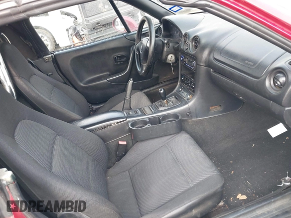1999 Mazda MX-5 Miata z VIN JM1NB3531X0129508, wystawiony jako IAAI lot #41601347 z przebiegiem 156 702 mil mil oraz . Historia ofert i sprzedaży dostępna na DreamBid. Obrazek 5.