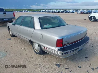 1996 Oldsmobile 98 Regency Elite Series I - 1SB z VIN 1G3CX52K6T4300949, wystawiony jako IAAI lot #42437137 z przebiegiem 152 687 mil mil oraz . Historia ofert i sprzedaży dostępna na DreamBid. Obrazek 3.