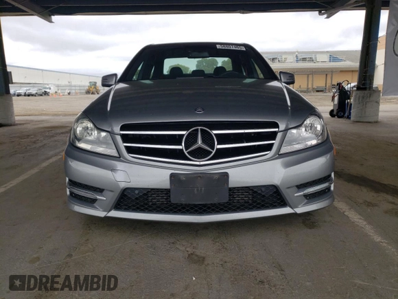 2014 Mercedes-Benz C 250 Sport z VIN WDDGF4HB8EG217004, wystawiony jako Copart lot #58807465 z przebiegiem 81 687 mil mil oraz Szkoda całkowita • Salvage title. Historia ofert i sprzedaży dostępna na DreamBid. Obrazek 5.