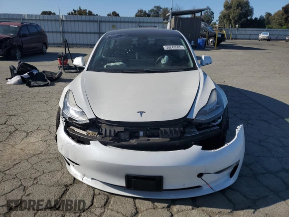 2019 Tesla Model 3 Mid Range z VIN 5YJ3E1EA7KF326727, wystawiony jako Copart lot #56243505 z przebiegiem 49 009 mil mil oraz Szkoda całkowita • Salvage title. Historia ofert i sprzedaży dostępna na DreamBid. Obrazek 5.
