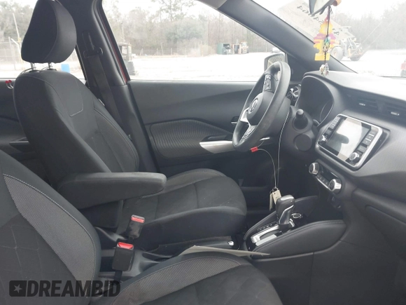 2019 Nissan Kicks SR with VIN 3N1CP5CU0KL516307, listed as a IAAI auction lot 41554064 with 104,224 mi miles. Bid and sale history available at carsss.com. Image 5.