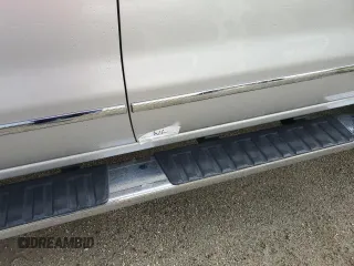 2019 GMC Sierra 3500HD Denali z VIN 1GT42WEY0KF252294, wystawiony jako Copart lot #76052204 z przebiegiem 61 881 mil mil oraz Nie do naprawy. Historia ofert i sprzedaży dostępna na DreamBid. Obrazek 12.