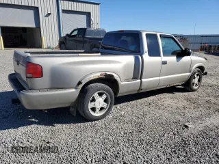 2000 GMC Sonoma SLS w/1SF Pkg with VIN 1GTCS1950Y8267762, listed as a Copart auction lot 47273445 with 117,180 mi miles and Salvage Title. Bid and sale history available at carsss.com. Image 3.