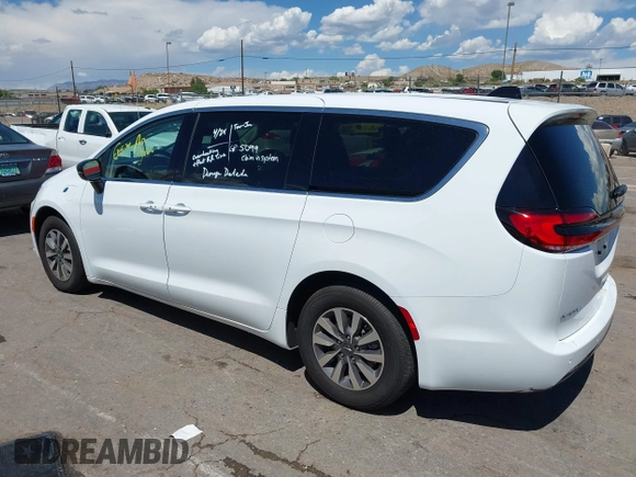 2024 Chrysler Pacifica Hybrid Select with VIN 2C4RC1S74RR153420, listed as a IAAI auction lot 42368593 with 19,829 mi miles and . Bid and sale history available at DreamBid. Image 14.