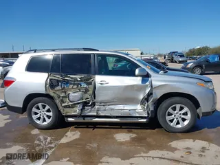 2011 Toyota Highlander with VIN 5TDZK3EH3BS041465, listed as a IAAI auction lot 41709017 with 183,674 mi miles. Bid and sale history available at carsss.com. Image 14.