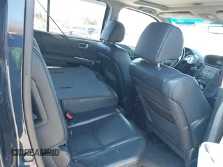 2009 Honda Pilot EX-L with VIN 5FNYF48679B011884, listed as a IAAI auction lot 41912728 with 195,904 mi miles and . Bid and sale history available at carsss.com. Image 8.