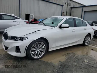 2024 BMW 3 Series 330i z VIN 3MW69FF04R8E77783, wystawiony jako Copart lot #44242645 z przebiegiem 11 475 mil mil oraz Czysty tytuł • Clean title. Historia ofert i sprzedaży dostępna na DreamBid. Obrazek 1.