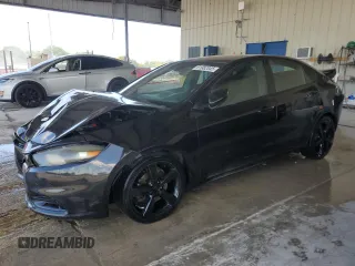 2015 Dodge Dart SXT z VIN 1C3CDFBB6FD315555, wystawiony jako Copart lot #61982045 z przebiegiem 101 696 mil mil oraz Szkoda całkowita • Salvage title. Historia ofert i sprzedaży dostępna na DreamBid. Obrazek 1.