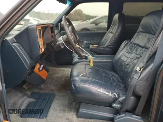 1994 GMC Suburban z VIN 1GKEC16K4RJ762562, wystawiony jako Copart lot #81242184 z przebiegiem 182 583 mil mil oraz Szkoda całkowita • Salvage title. Historia ofert i sprzedaży dostępna na DreamBid. Obrazek 7.